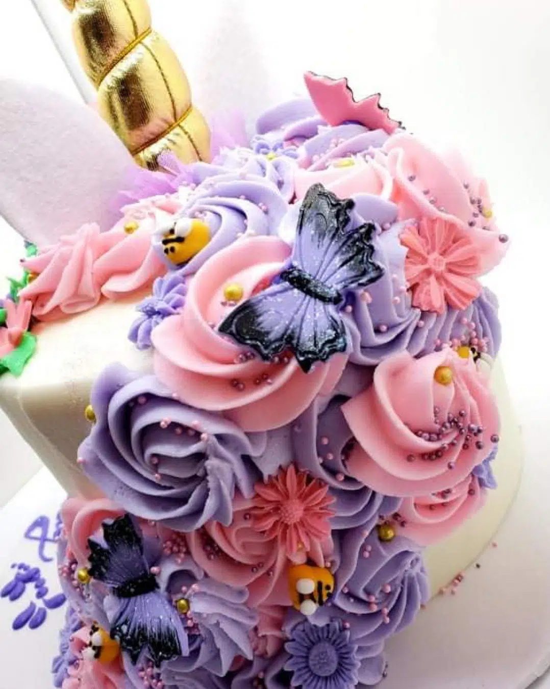 Back of unicorn cake details
