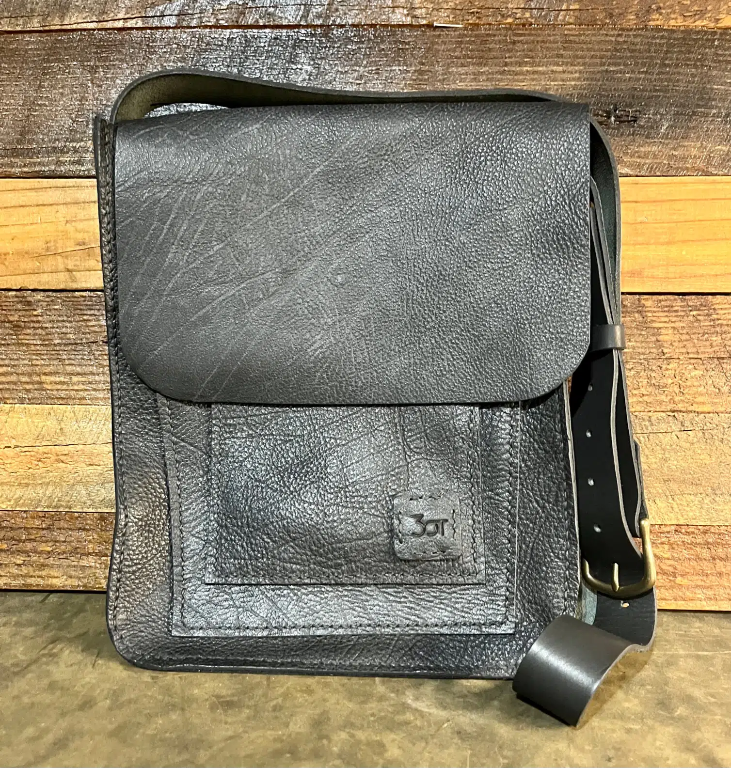 Three Oaks Outfitters Messenger Bag